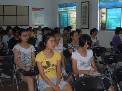 东南社区举办信息新闻报道培训活动 提升居民新闻素养与传播能力